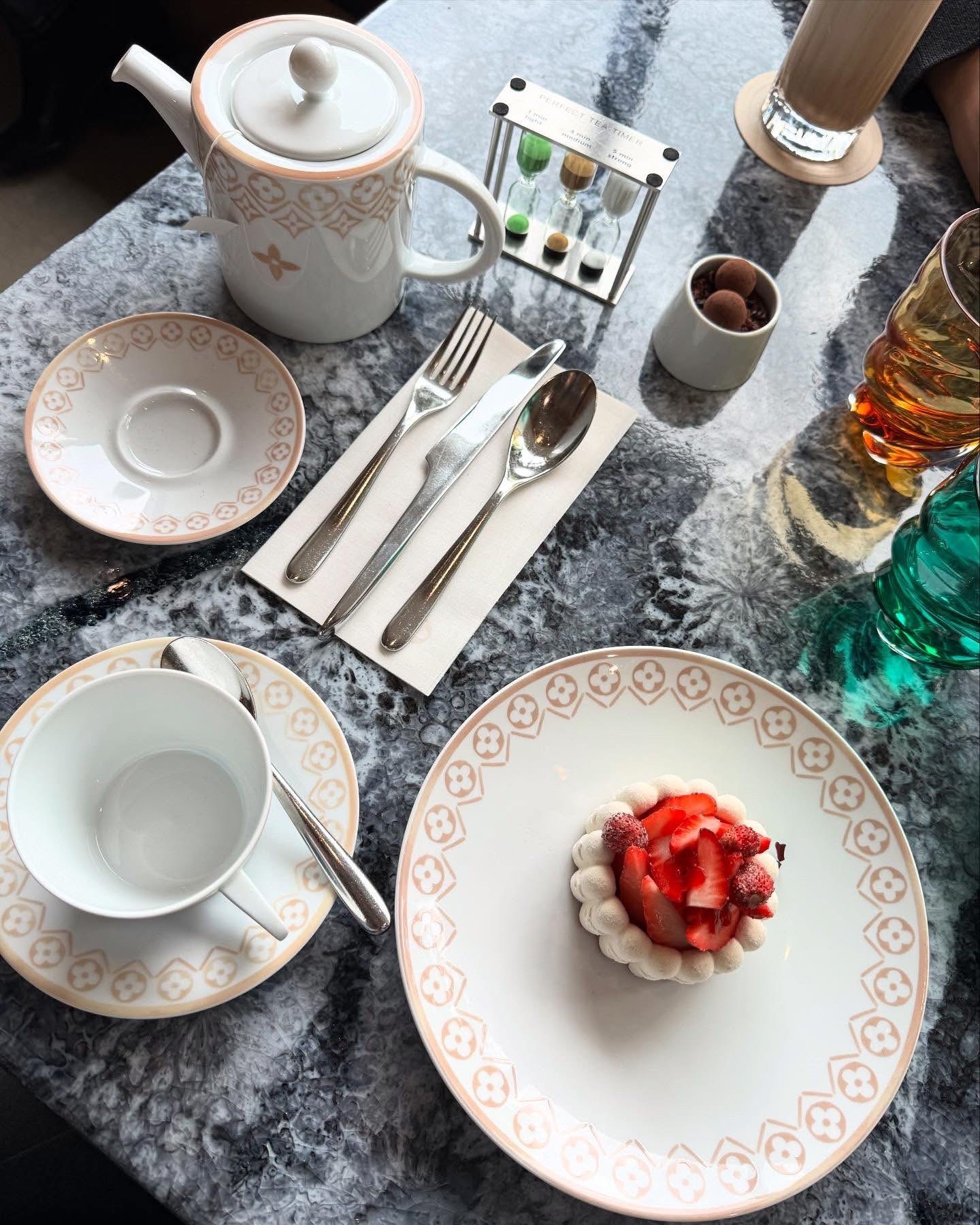 Cafe Louis Vuitton – Paris
